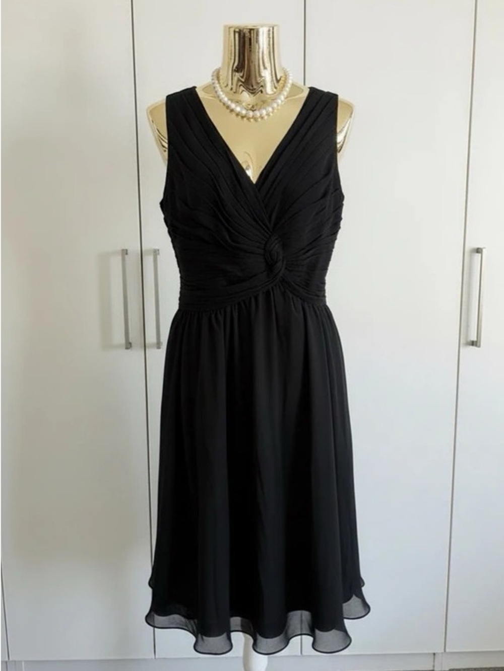 Elegant Black Knot-Front V-Neck Maxi Dress